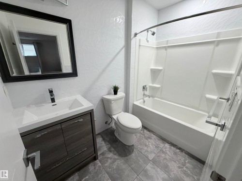 4pc en-suite - 10506 68 Avenue, Edmonton, AB - Indoor Photo Showing Bathroom