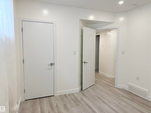 10506 68 Avenue, Edmonton, AB - Indoor Photo Showing Other Room