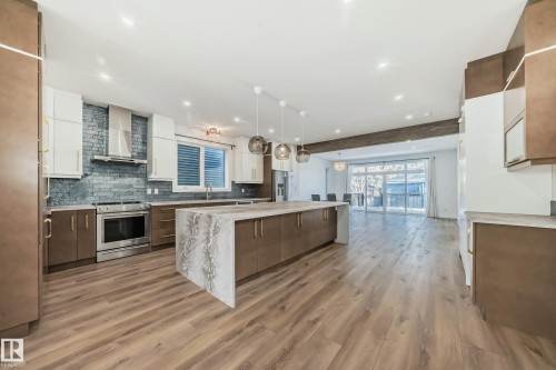 10506 68 Avenue, Edmonton, AB - Indoor Photo Showing Kitchen With Upgraded Kitchen