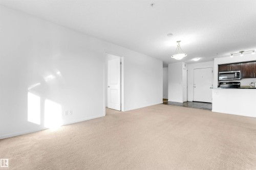 316 3211 James Mowatt Trail, Edmonton, AB - Indoor Photo Showing Kitchen