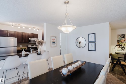 319 5804 Mullen Place, Edmonton, AB - Indoor Photo Showing Kitchen