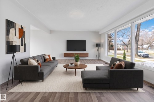 12411 90 Street, Edmonton, AB - Indoor Photo Showing Living Room