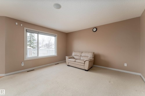 8706 175 Avenue, Edmonton, AB - Indoor Photo Showing Other Room