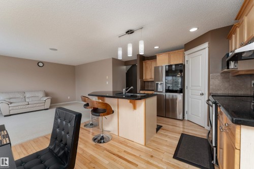 8706 175 Avenue, Edmonton, AB - Indoor Photo Showing Kitchen