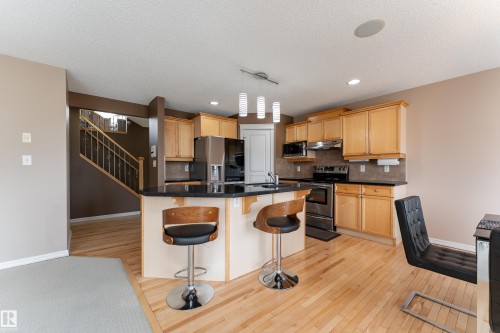 8706 175 Avenue, Edmonton, AB - Indoor Photo Showing Kitchen