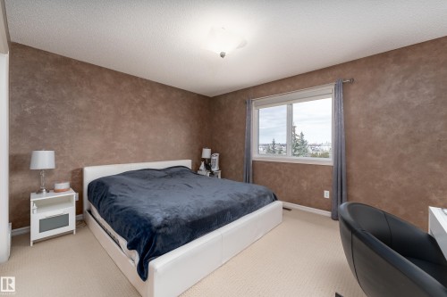 8706 175 Avenue, Edmonton, AB - Indoor Photo Showing Bedroom