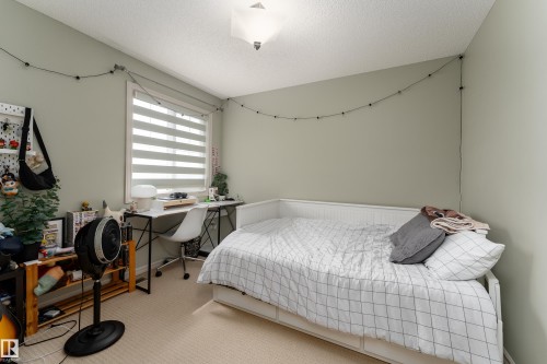 8706 175 Avenue, Edmonton, AB - Indoor Photo Showing Bedroom