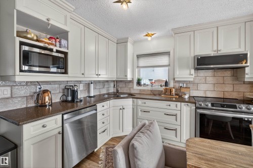 18939 78 Avenue, Edmonton, AB - Indoor Photo Showing Kitchen