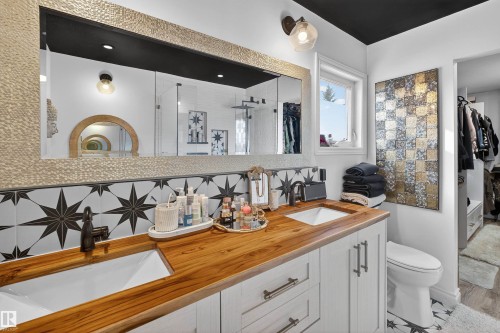 18939 78 Avenue, Edmonton, AB - Indoor Photo Showing Bathroom
