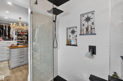 18939 78 Avenue, Edmonton, AB - Indoor Photo Showing Bathroom
