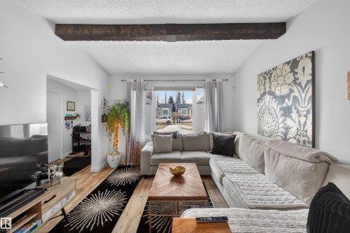 18939 78 Avenue, Edmonton, AB - Indoor Photo Showing Living Room