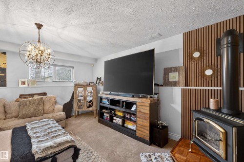 18939 78 Avenue, Edmonton, AB - Indoor Photo Showing Living Room