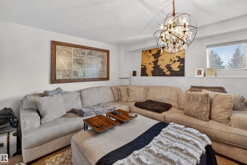 18939 78 Avenue, Edmonton, AB - Indoor Photo Showing Living Room