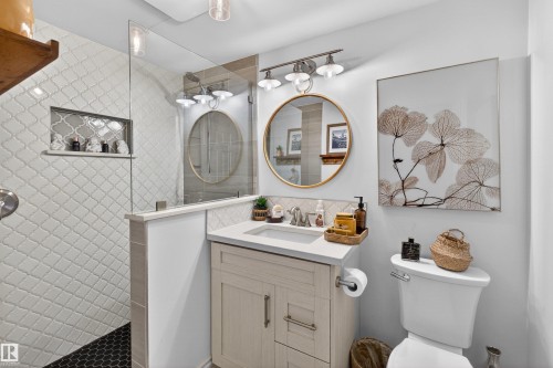18939 78 Avenue, Edmonton, AB - Indoor Photo Showing Bathroom