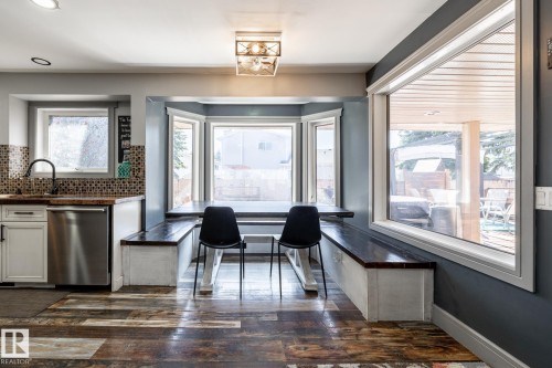 Dining area with a built-in bench seating and a bay window - 7 Doolan Place, St. Albert, AB - Indoor