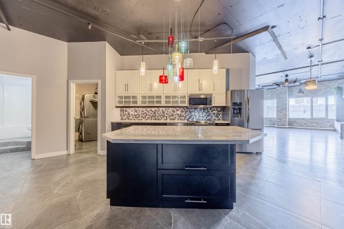 303 10179 105 Street, Edmonton, AB - Indoor Photo Showing Kitchen