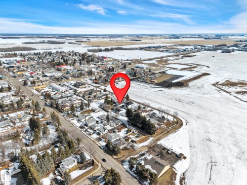 Image quality insufficient for description - 4712 49 Street, Calmar, AB - Outdoor With View