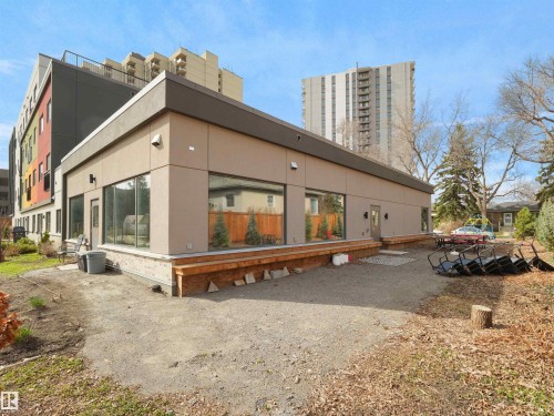 Contemporary building exterior with extensive window panels, a light-colored facade, and a dark flat roofline - 403 10115 88 Avenue, Edmonton, AB - Outdoor