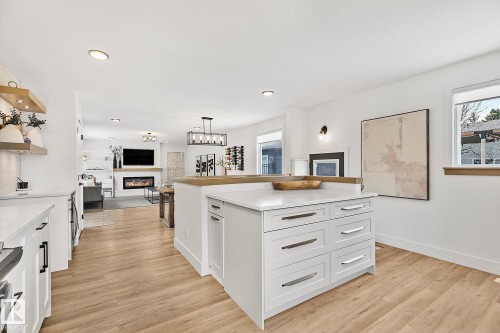 15011 77 Avenue, Edmonton, AB - Indoor Photo Showing Kitchen