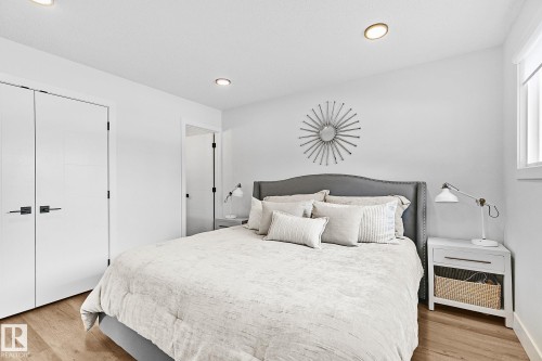 15011 77 Avenue, Edmonton, AB - Indoor Photo Showing Bedroom