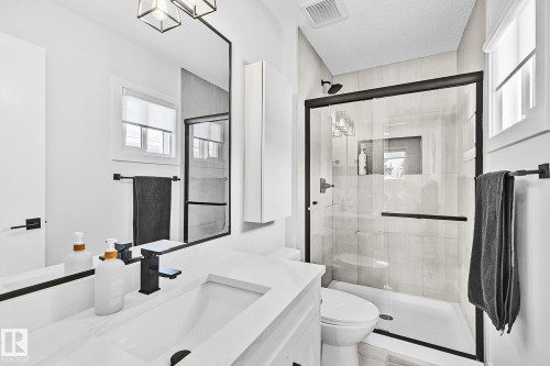 15011 77 Avenue, Edmonton, AB - Indoor Photo Showing Bathroom