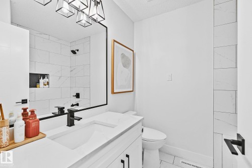 15011 77 Avenue, Edmonton, AB - Indoor Photo Showing Bathroom
