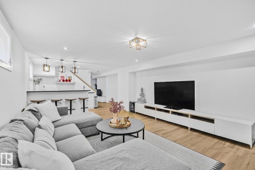 15011 77 Avenue, Edmonton, AB - Indoor Photo Showing Living Room