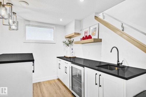 15011 77 Avenue, Edmonton, AB - Indoor Photo Showing Kitchen