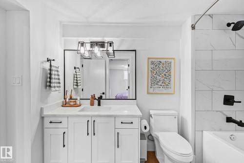 15011 77 Avenue, Edmonton, AB - Indoor Photo Showing Bathroom