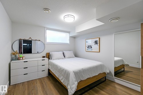 15011 77 Avenue, Edmonton, AB - Indoor Photo Showing Bedroom