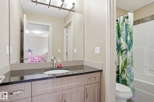 2133 Blue Jay Point(E), Edmonton, AB - Indoor Photo Showing Bathroom