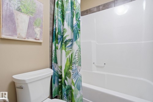 2133 Blue Jay Point(E), Edmonton, AB - Indoor Photo Showing Bathroom