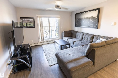 107 3670 139 Avenue, Edmonton, AB - Indoor Photo Showing Living Room