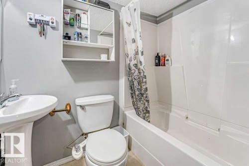 2317 27 Avenue, Edmonton, AB - Indoor Photo Showing Bathroom