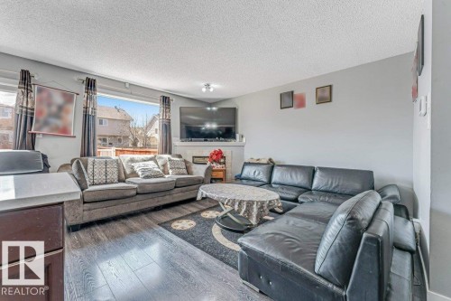 2317 27 Avenue, Edmonton, AB - Indoor Photo Showing Living Room