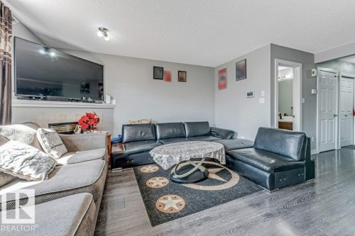 2317 27 Avenue, Edmonton, AB - Indoor Photo Showing Living Room