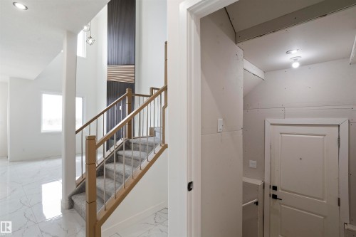 3013 8 Avenue, Edmonton, AB - Indoor Photo Showing Other Room