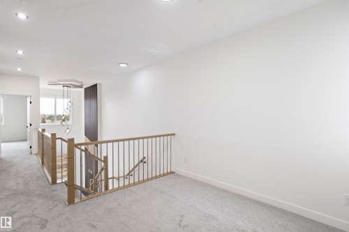 3013 8 Avenue, Edmonton, AB - Indoor Photo Showing Other Room