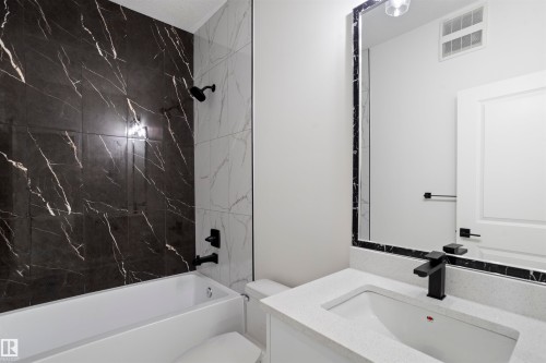 3013 8 Avenue, Edmonton, AB - Indoor Photo Showing Bathroom