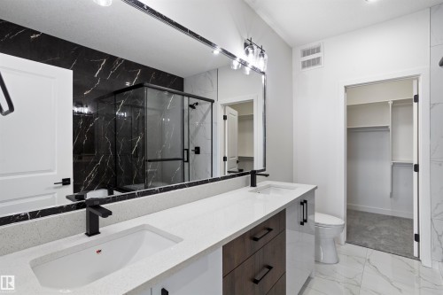 3013 8 Avenue, Edmonton, AB - Indoor Photo Showing Bathroom