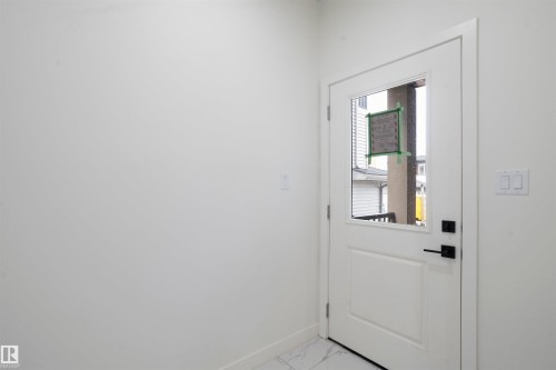 3013 8 Avenue, Edmonton, AB - Indoor Photo Showing Other Room