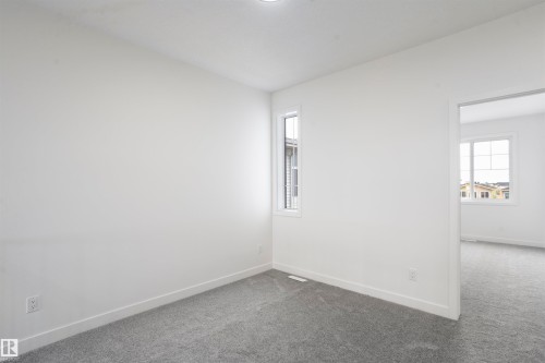 3013 8 Avenue, Edmonton, AB - Indoor Photo Showing Other Room