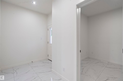 3013 8 Avenue, Edmonton, AB - Indoor Photo Showing Other Room
