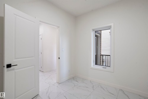 3013 8 Avenue, Edmonton, AB - Indoor Photo Showing Other Room