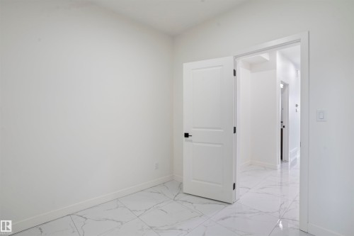 3013 8 Avenue, Edmonton, AB - Indoor Photo Showing Other Room