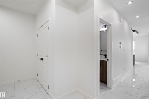 3013 8 Avenue, Edmonton, AB - Indoor Photo Showing Other Room