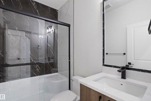 3013 8 Avenue, Edmonton, AB - Indoor Photo Showing Bathroom