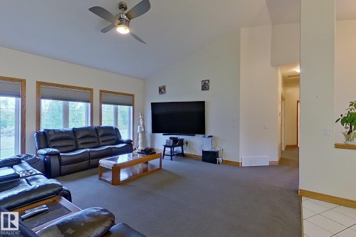 621032 Rr 234, Rural Athabasca County, AB - Indoor Photo Showing Living Room