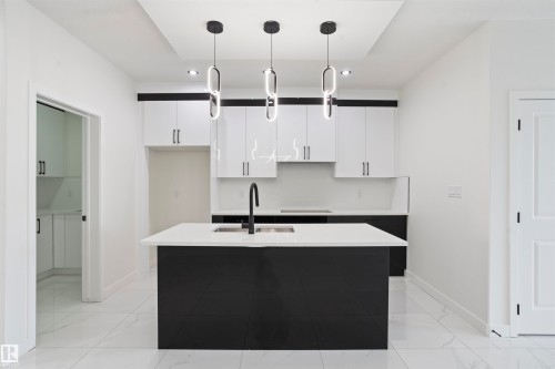 723 30 Street, Edmonton, AB - Indoor Photo Showing Kitchen