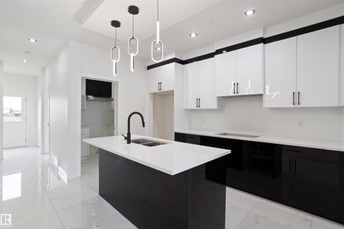 723 30 Street, Edmonton, AB - Indoor Photo Showing Kitchen With Double Sink With Upgraded Kitchen
